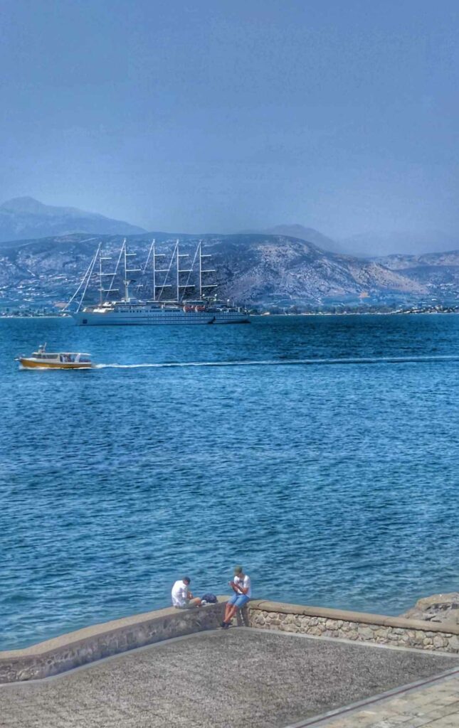 Κρουαζιερόπλοιο wind surf στο Ναύπλιο / ΦΩΤΟ Δημήτρης Μπέκας