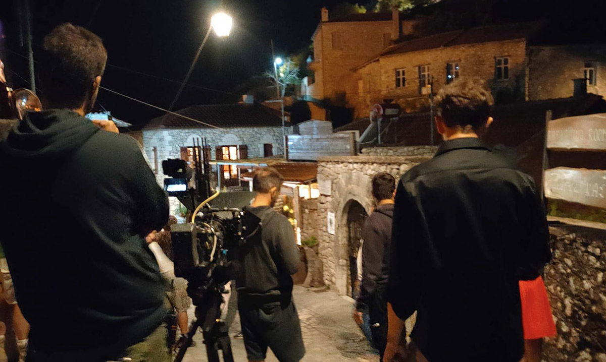 Σε ποιο χωριό της Πελοποννήσου κάνει γυρίσματα η νέα σειρά του Mega «Μαύρο Ρόδο»