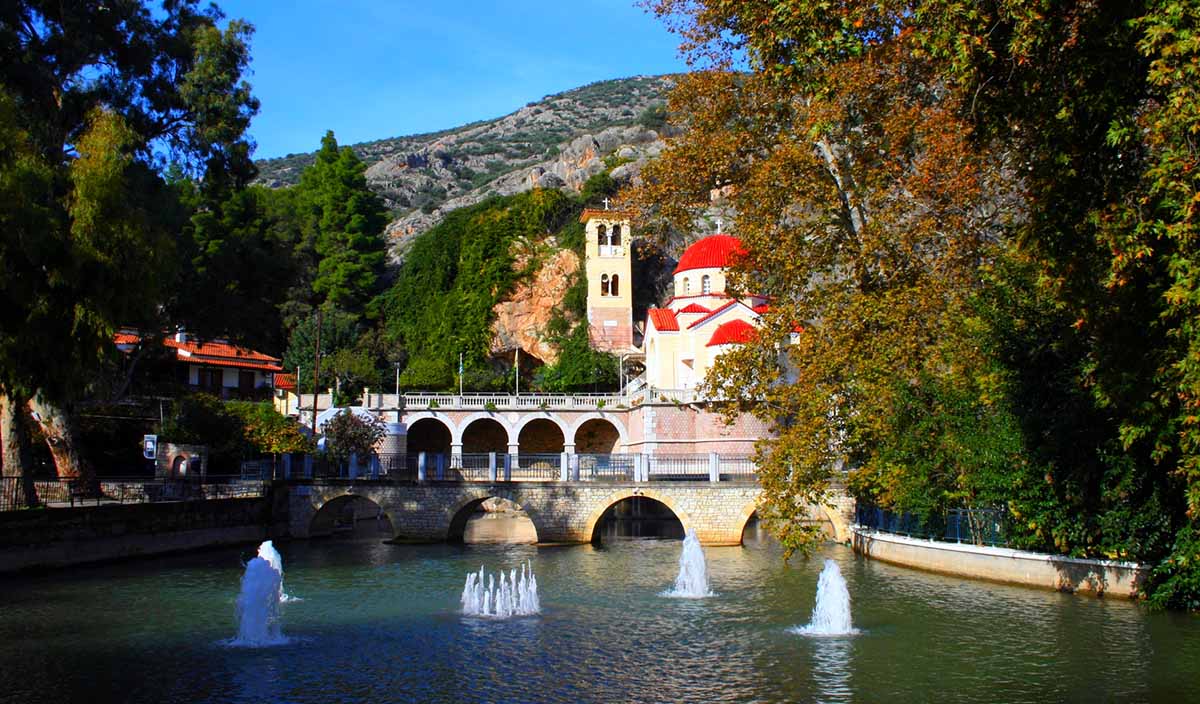 Με bazaar, λουκουμάδες και τραγούδια ανάβουν το Χριστουγεννιάτικο δέντρο στο Κεφαλάρι Άργους