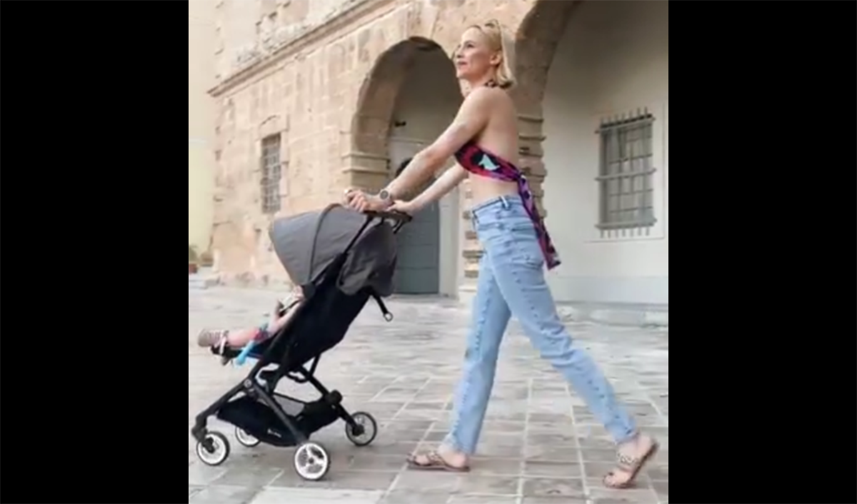 Η Nadia Boule και η μικρή Σεμέλη εξερευνούν κάθε δρομάκι στο μαγευτικό Ναύπλιο (Βίντεο)
