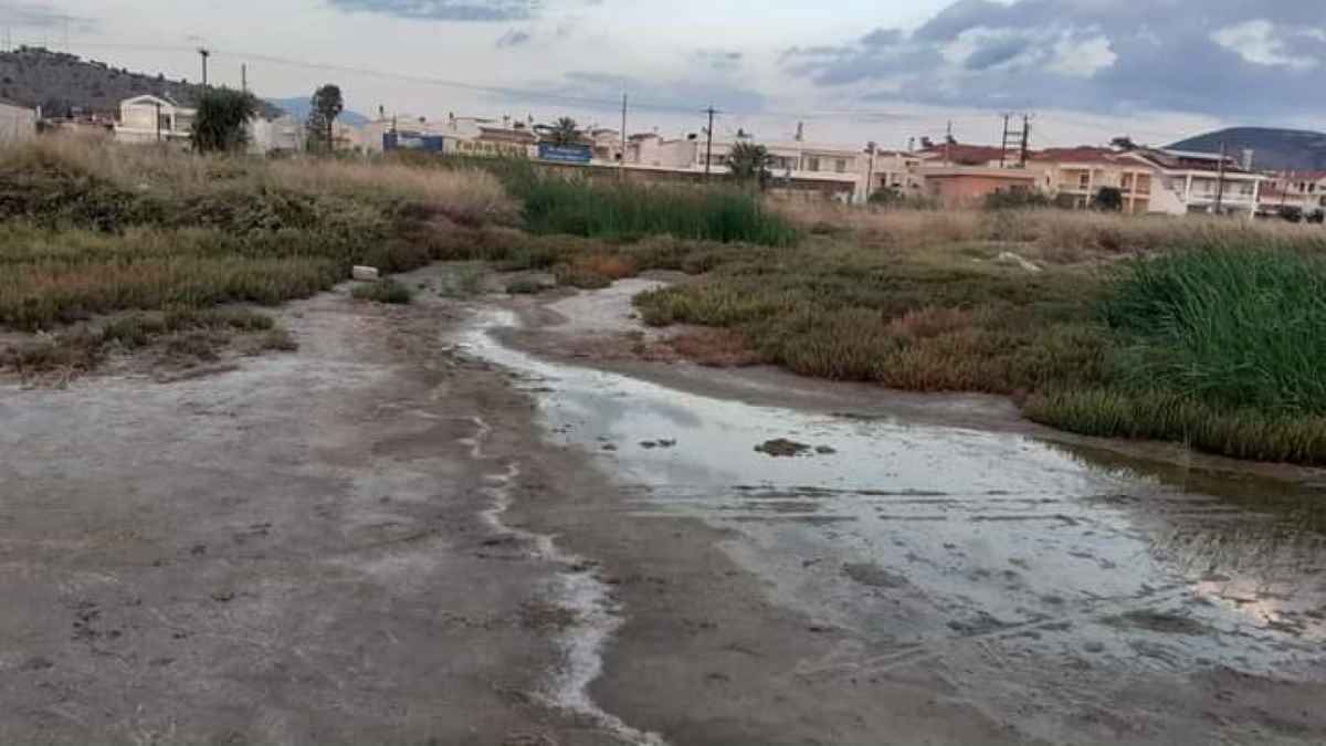 Ναύπλιο: Στα άκρα Γκόνης – Καχριμάνης για ένα … ποταμάκι και μια διαρροή νερού