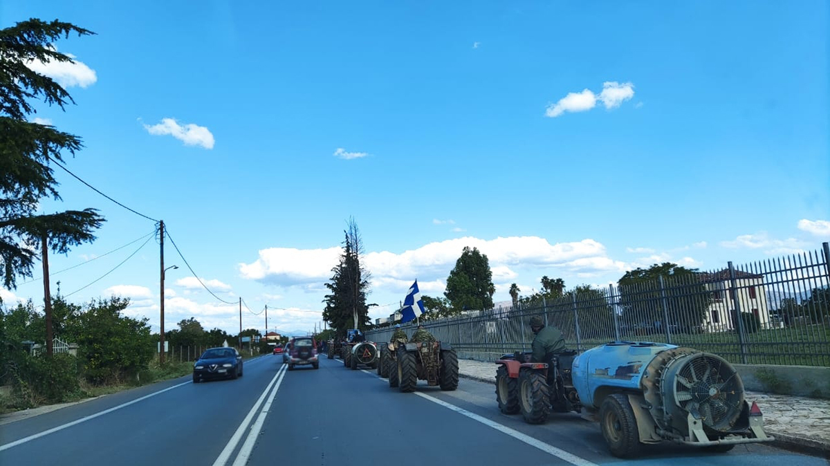 Πελοπόννησος: Δεν πείστηκαν και παραμένουν στα μπλόκα οι αγρότες