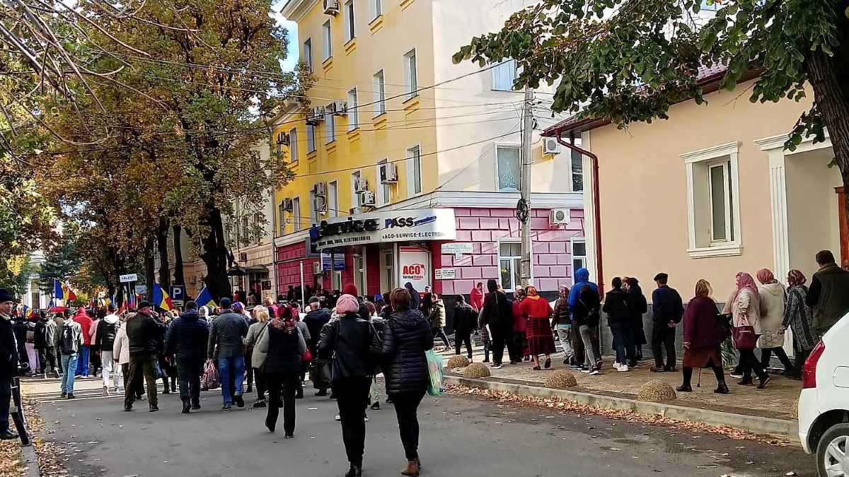 Μολδαβία: “Ούστ Μάγια” από χιλιάδες χείλη (αποκλειστικές φωτογραφίες)