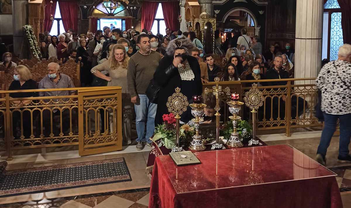 Ναύπλιο: Λαοθάλασσα στην Ευαγγελίστρια για τα λείψανα των Αγίων Ραφαήλ, Νικολάου και Ειρήνης – Πήρε παράταση το προσκύνημα