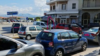 ΤΕΡΖΑΚΗΣ Εν μέσω παρανόμως σταθμευμένων αυτοκινήτων....