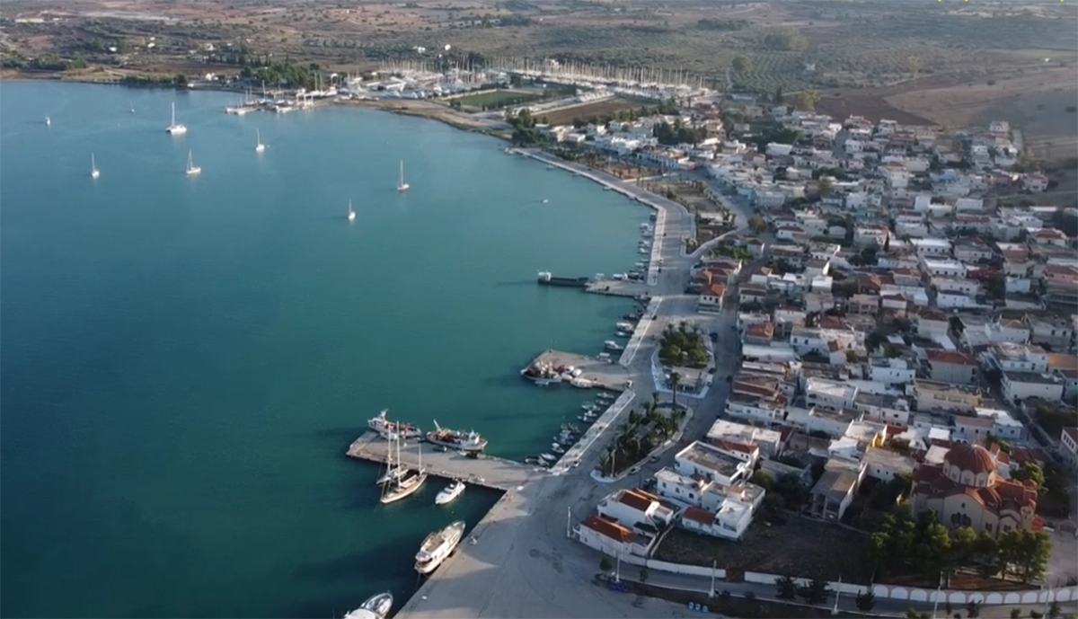 Το ψαροχώρι της Αργολίδας του οποίου οι βάρκες ένωναν το Ναύπλιο με την Ερμιόνη μέχρι τη δεκαετία του ’50