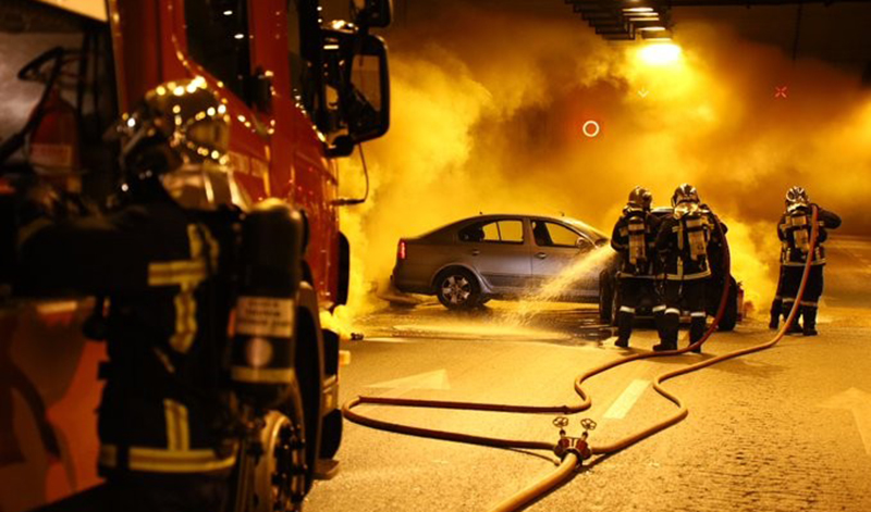 Αναστάτωση στην Αθηνών-Κορίνθου μετά από φωτιά σε εν κινήσει αυτοκίνητο