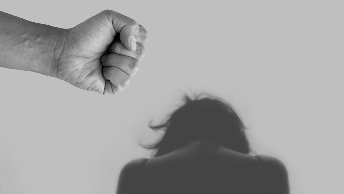 Πληθαίνουν καθημερινά οι καταγγελίες για ενδοοικογενειακή βία στην Πάτρα
