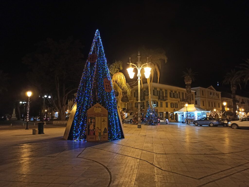 Ναύπλιο Χριστουγεννιάτικος στολισμός πλατεία Καποδίστρια (7)