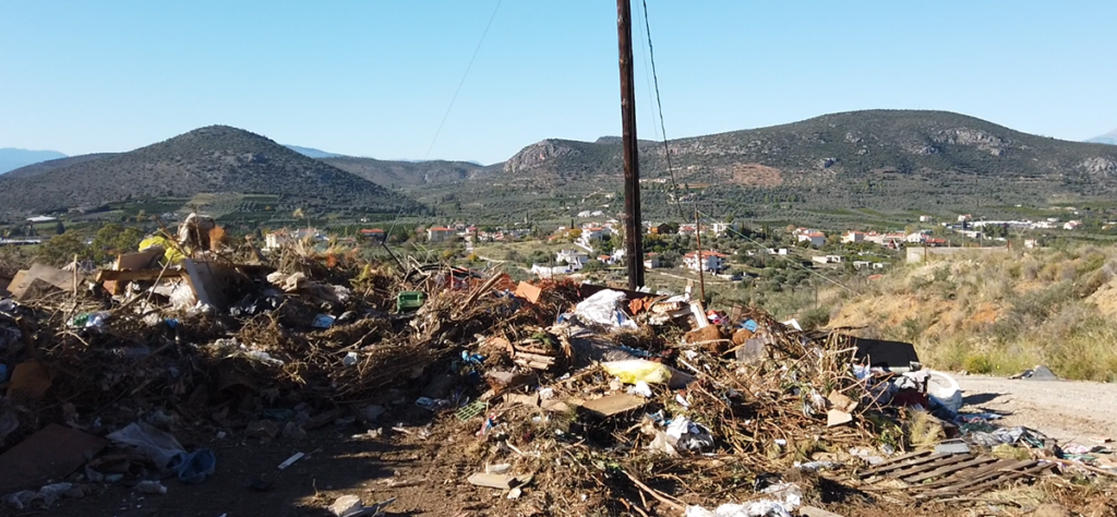 Σκουπίδια στα Λευκάκια (1)