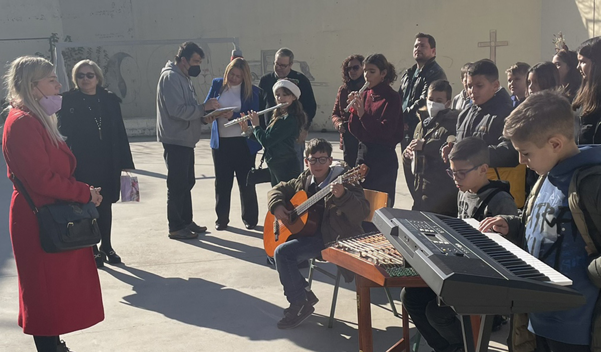 Τα παιδιά του 6ου δημοτικού Άργους πήραν τα μουσικά τους όργανα και επισκέφτηκαν τις φυλακές Ναυπλίου