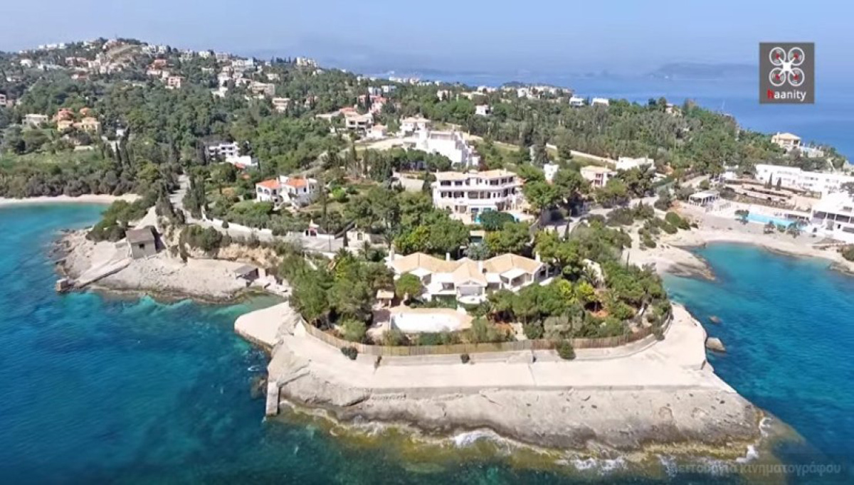 Αυτή είναι η καταπράσινη χερσόνησος της Αργολίδας με τις ακριβότερες βίλες στην Ελλάδα (Βίντεο)