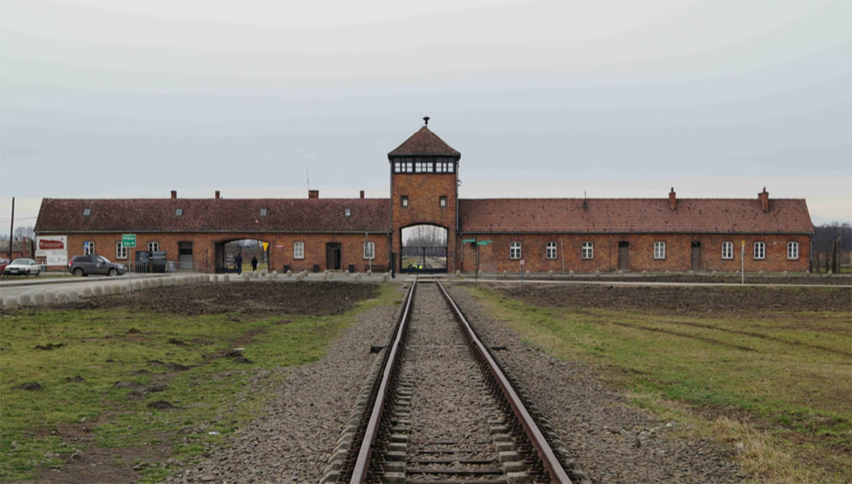 Άουσβιτς: Το στρατόπεδο εξόντωσης των Ναζί με το φρικιαστικό παρελθόν (Βίντεο)