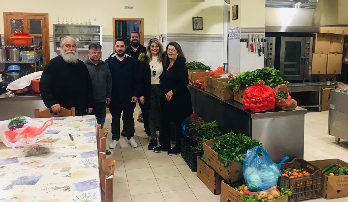 Ναύπλιο: Τρόφιμα στο συσσίτιο από την τοπική οργάνωση της ΝΔ