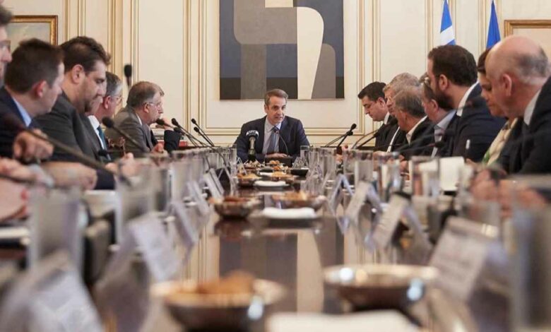 Μητσοτάκης με περιφερειάρχες