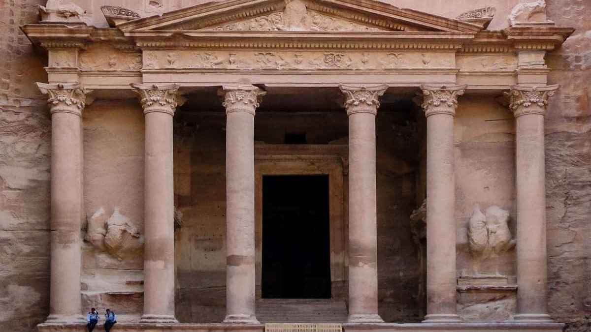 Ακραία καιρικά φαινόμενα στο «Θησαυροφυλάκιο» της Πέτρα στην Ιορδανία