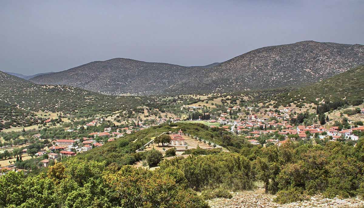 Το χωριό της Αρκαδίας με τα τρία ονόματα που βρίσκεται ανάμεσα σε δύο αρχαίες πόλεις