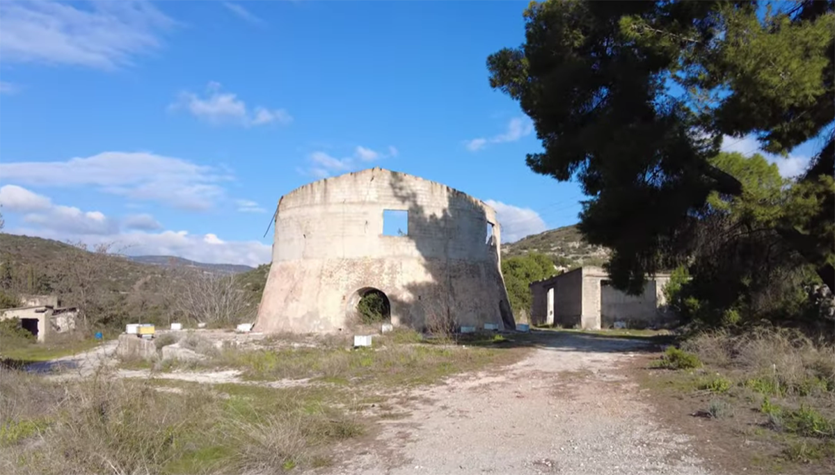 Το εγκαταλελειμμένο εργοστάσιο ασβεστοποιίας στα Δερβενάκια και η «Παλίρροια» στο Άργος (Βίντεο)