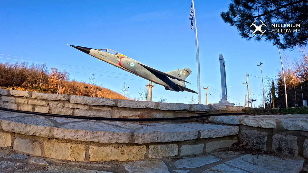 Ένα Mirage F1 στο χωριό του ήρωα Γεώργιου Μπαλταδώρου (Βίντεο)