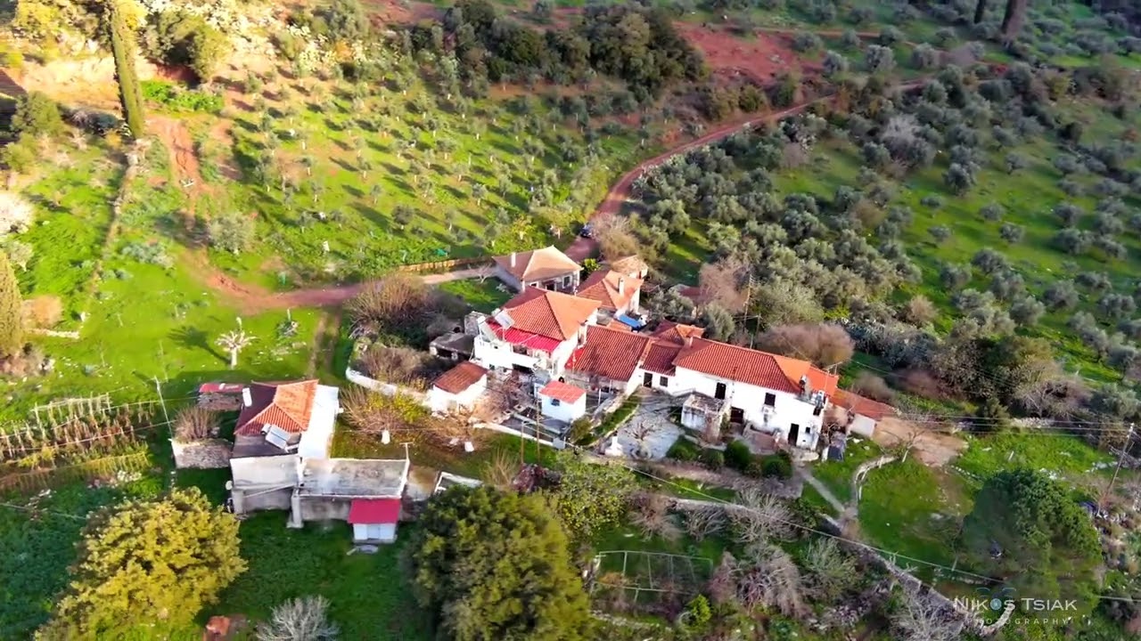 Το άγνωστο μίνι χωριό της Μεσσηνίας που βρίσκεται 12 χλμ. από τις ακτές του Ιονίου Πελάγους