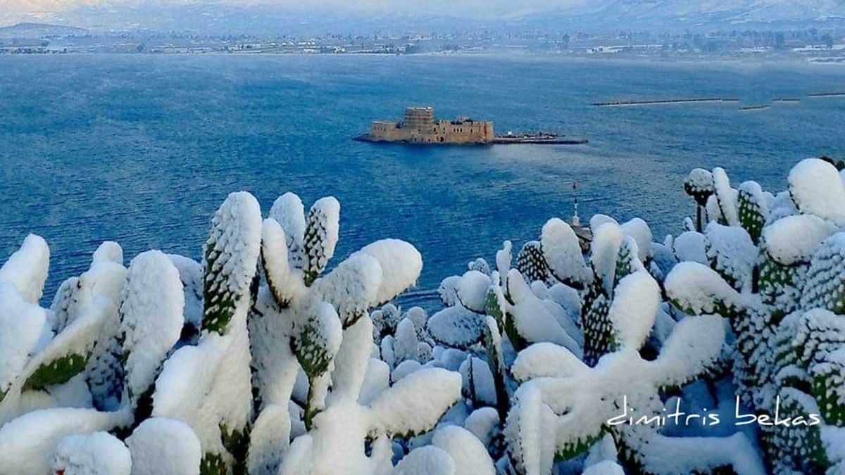 Το χιόνι ευφραίνει καρδίαν: Ο ιστορικός χιονιάς που έντυσε κατάλευκο το Ναύπλιο