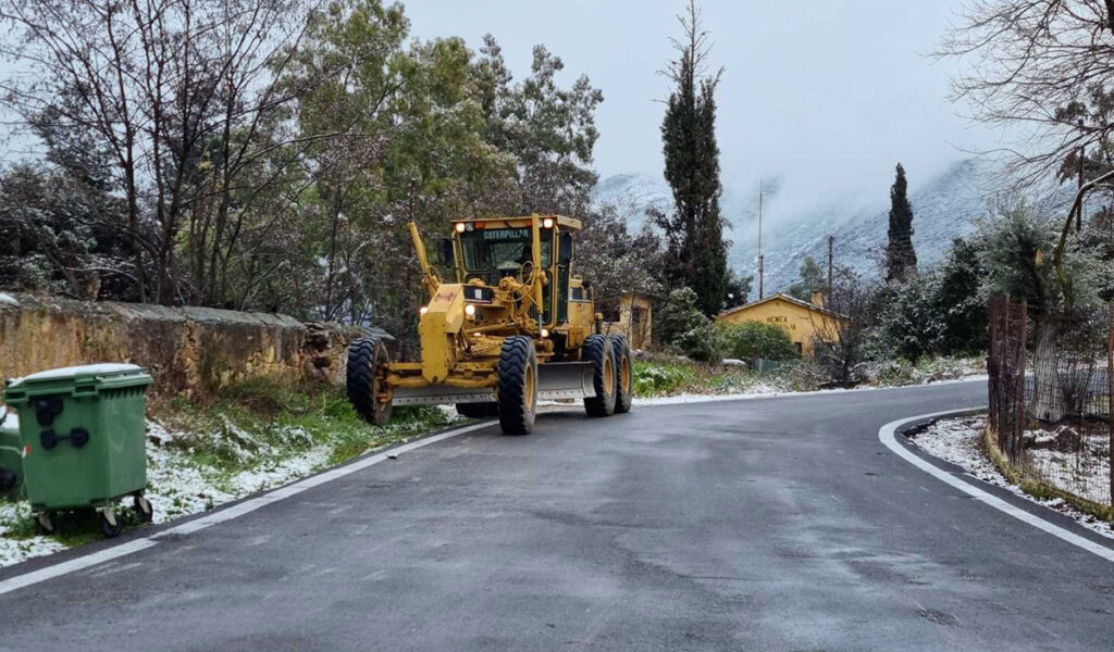 Χιόνια Δερβενάκια μηχανήματα (4)