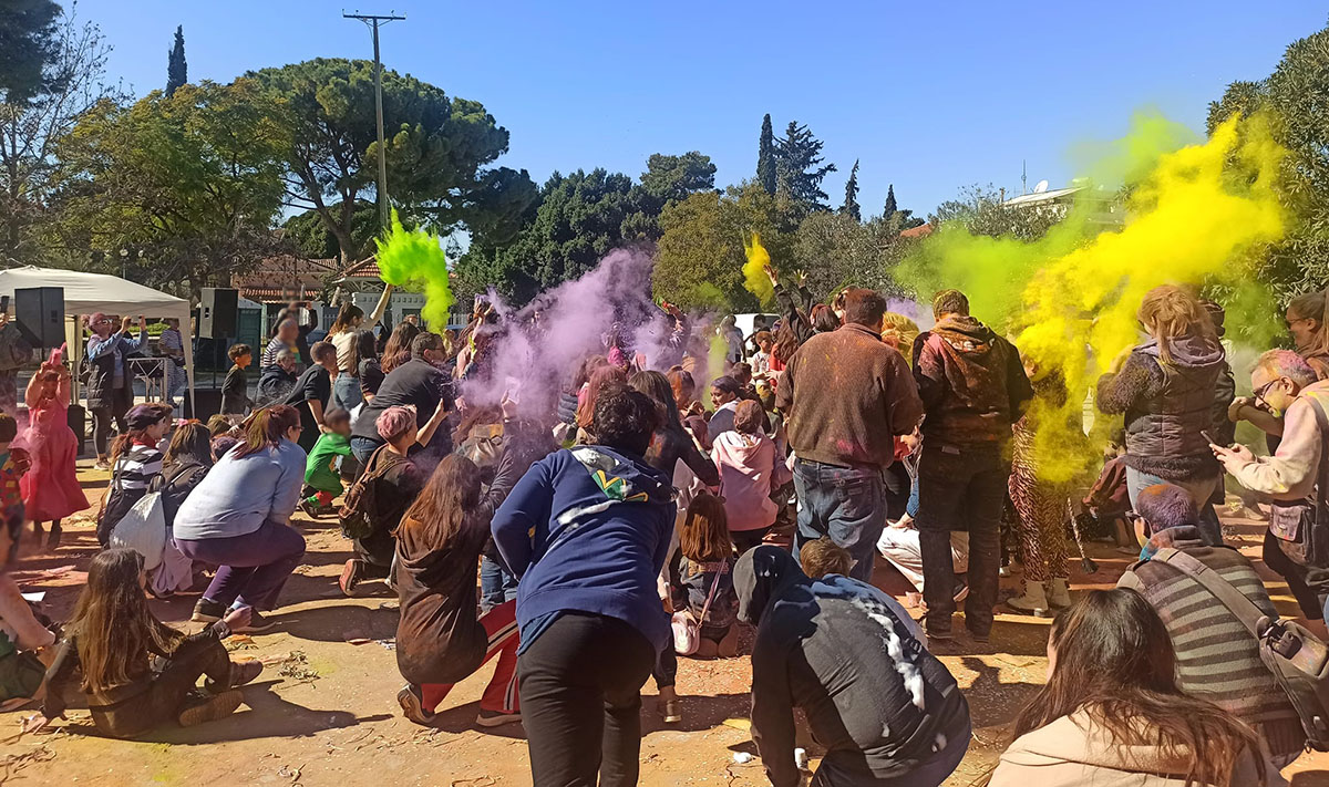 Ναύπλιο: Πανδαισία χρωμάτων, μουσική και super διάθεση στο Θεατράκι του ΟΣΕ (Pics)