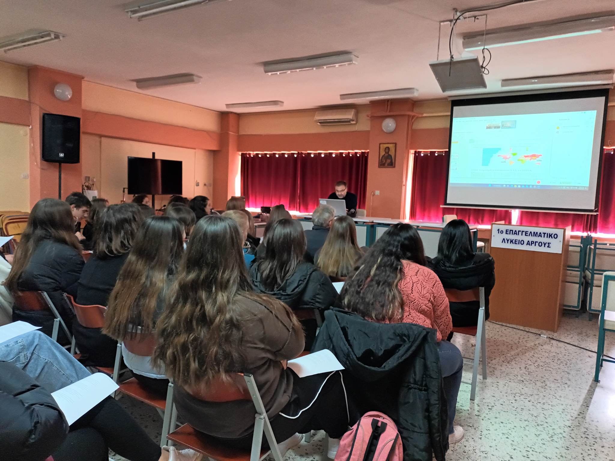 Άργος: Ο Γιάννης Μανιάτης ενημέρωσε τους μαθητές του ΕΠΑΛ για θέματα ενέργειας και περιβάλλοντος