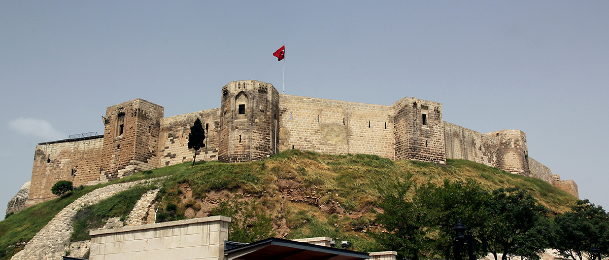 Σεισμός στην Τουρκία: Τα καταστραμμένα τείχη στο κάστρο της Gaziantep και τα ψηφιδωτά στην πόλη Ζεύγμα