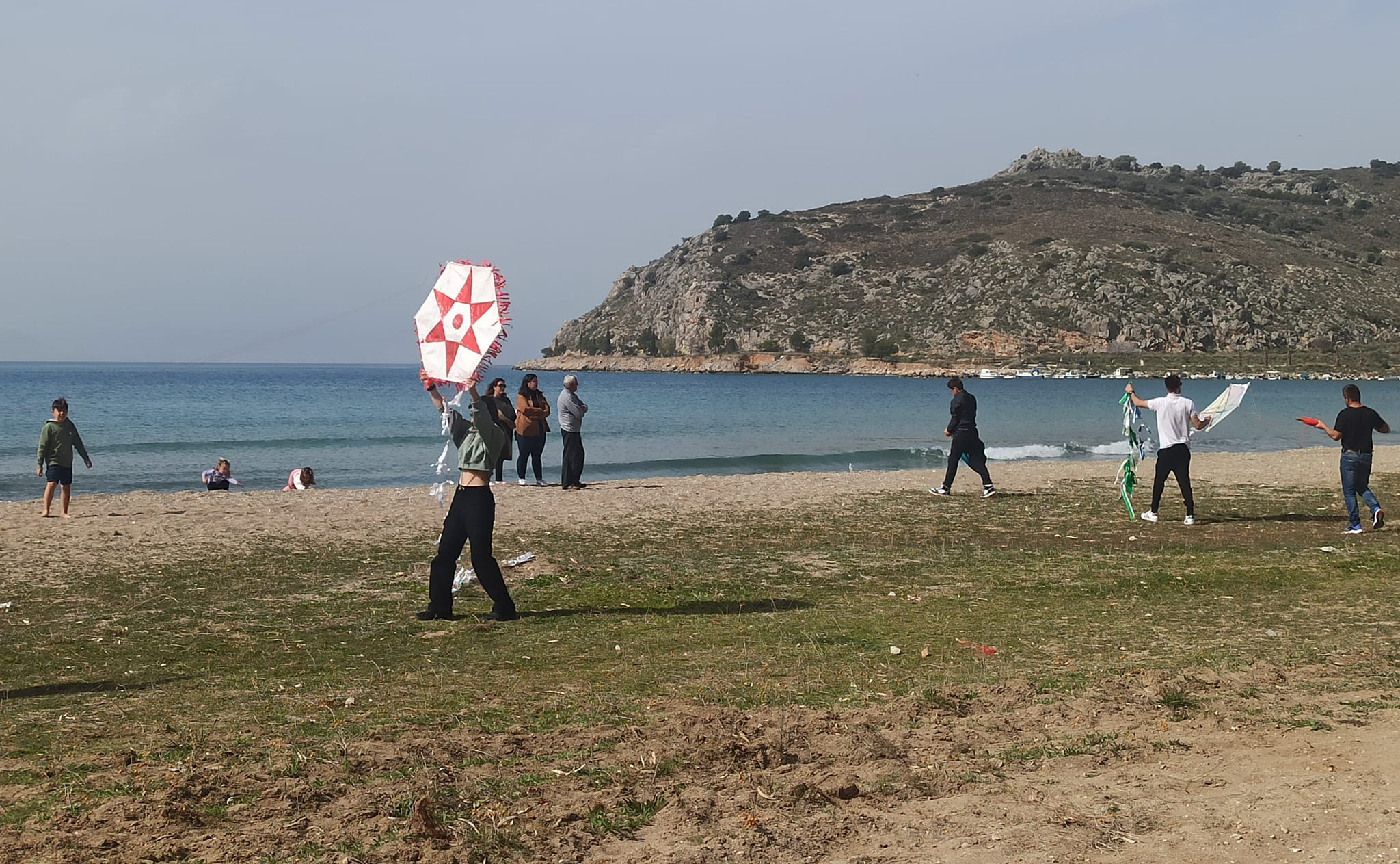 Καθαρά Δευτέρα: Τι γιορτάζουμε, πώς προέκυψαν τα «Κούλουμα» και γιατί πετάμε χαρταετό