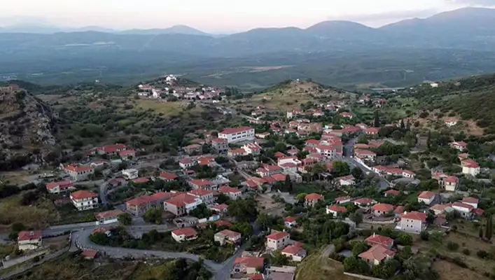 Ένα χωριό γεμάτο εκπλήξεις βόρεια στον Ταΰγετο, νότια στην Αρκαδία