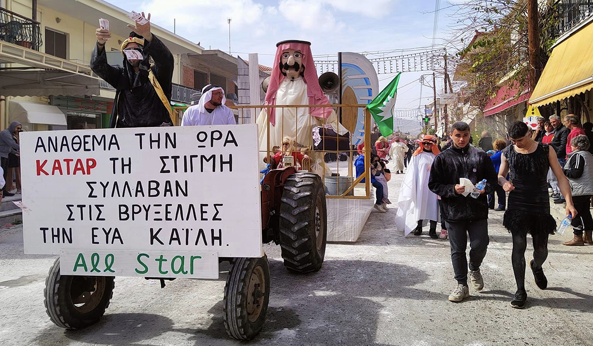 Αλευρομουντζουρώματα, καυστική σάτιρα και μπόλικη τρέλα στο Λυγουριάτικο καρναβάλι