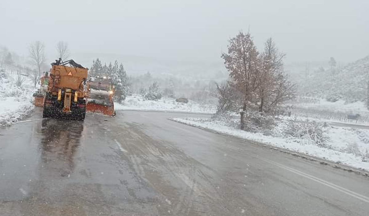 Συνεχίζεται η κακοκαιρία «Avgi» με χιόνια και θυελλώδεις ανέμους στην Πελοπόννησο