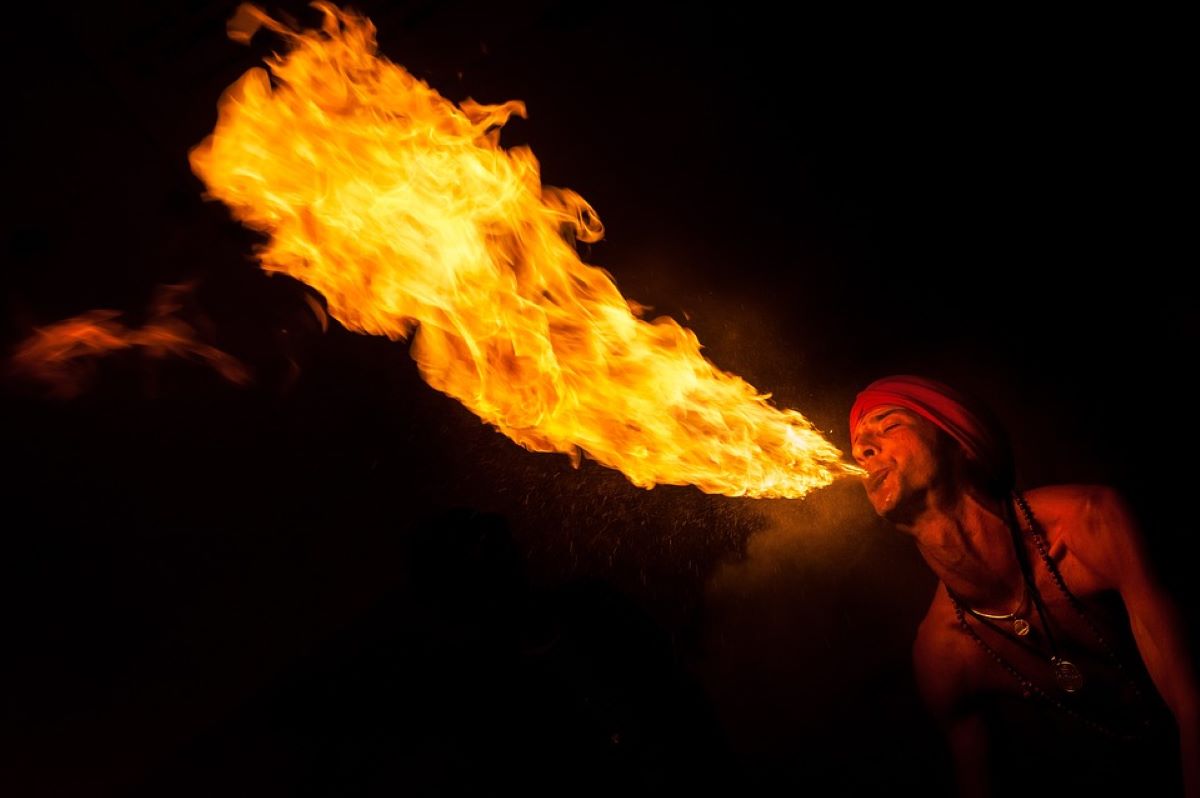 Βραδινή γιορτή με τύμπανα και φωτιές στο Άργος