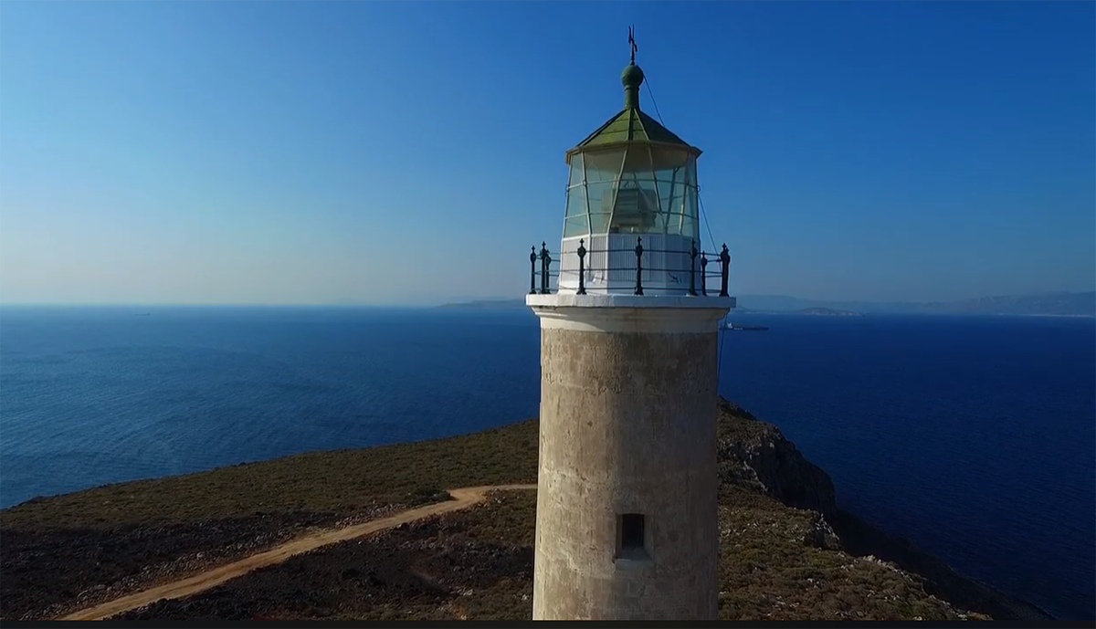 Ένας από τους μεγαλύτερους φάρους στην Ελλάδα με άπλετη θέα στο Λακωνικό κόλπο