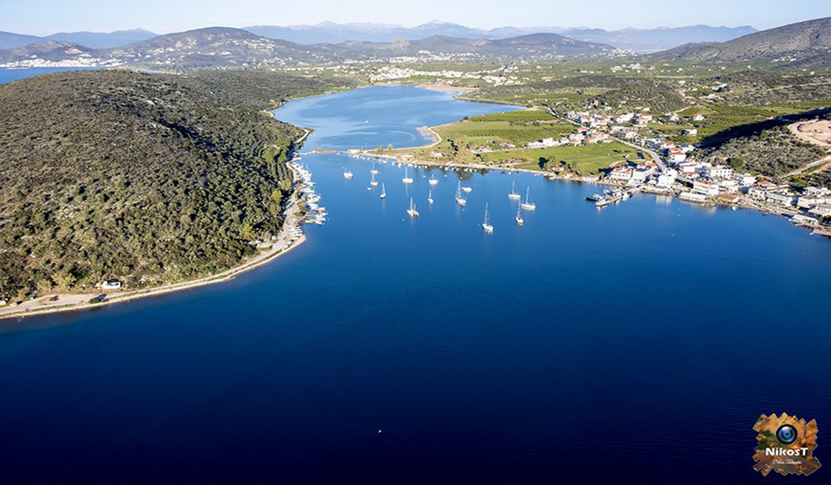 Η παραδεισένια γαλαζοπράσινη λιμνοθάλασσα της Αργολίδας με την εξωτική παραλία και τους εκλεκτούς ψαρομεζέδες