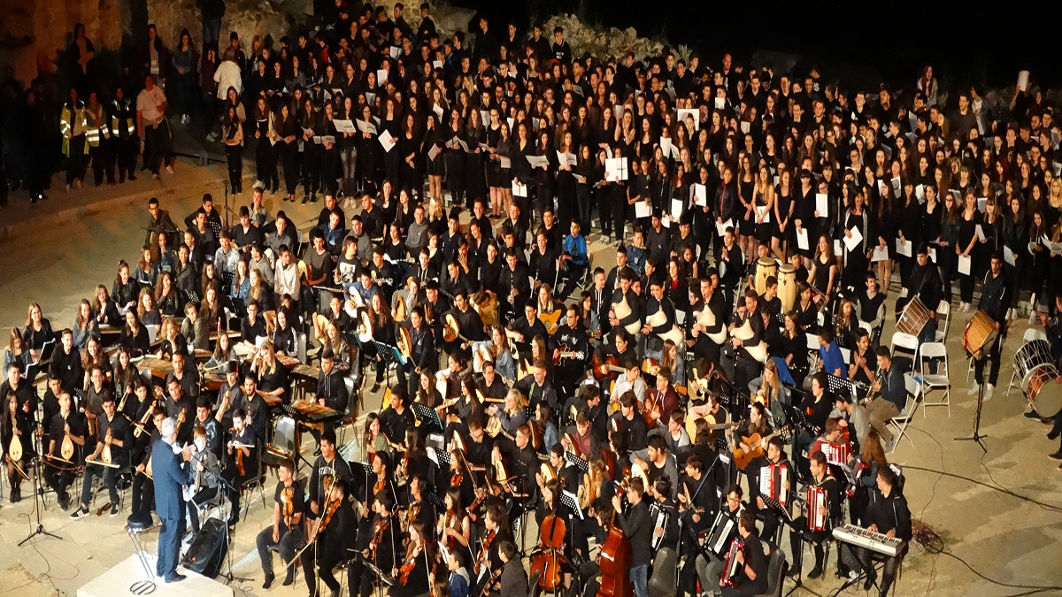 Άδοντες και Ψάλλοντες εν τη καρδία