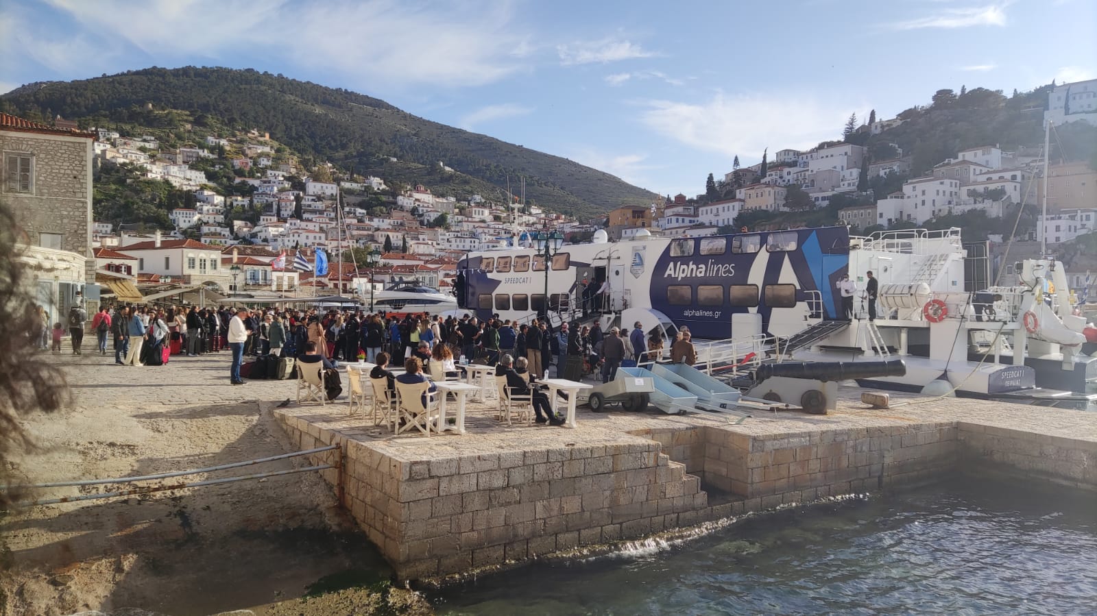 Top προορισμός η Ύδρα – Βούλιαξε από κόσμο το Πάσχα