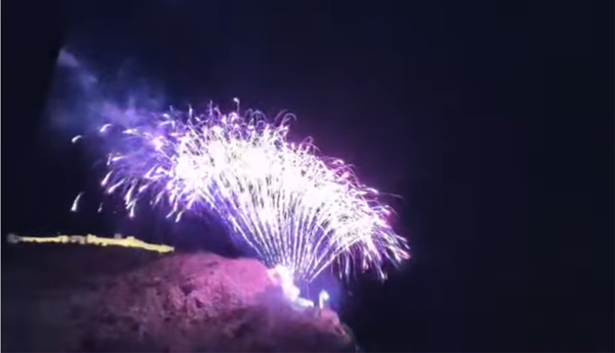 Εντυπωσιακό σόου με βεγγαλικά στο Άργος (Βίντεο)