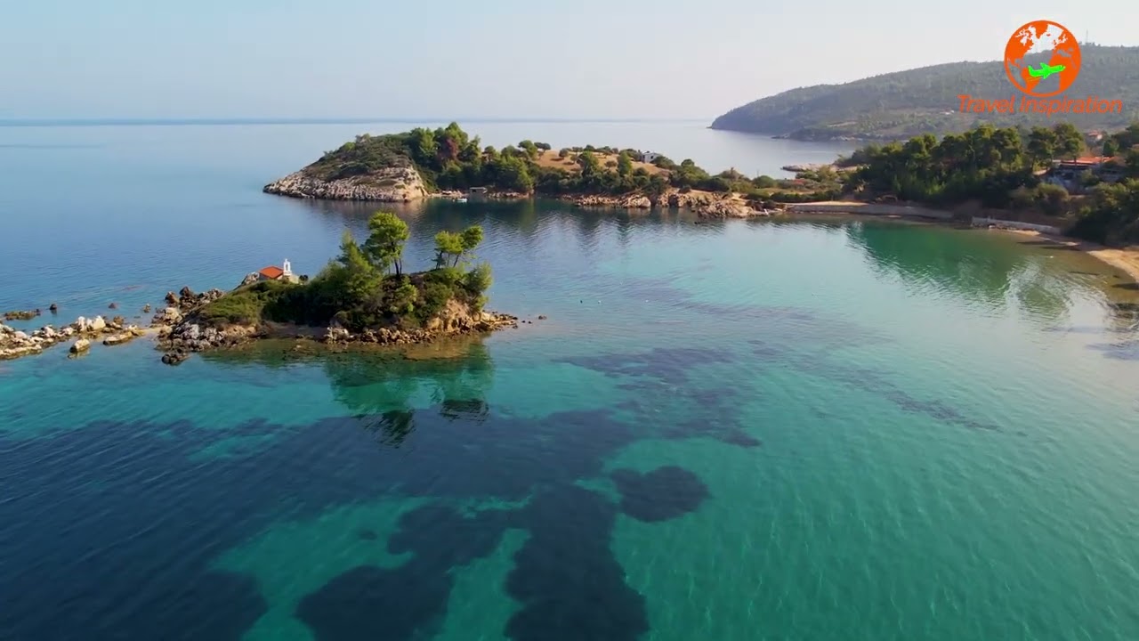 Κρυφός θησαυρός: Η εκπληκτική παραλία των Ελληνικών με το νησάκι του Αγίου Νικολάου