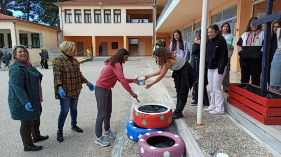Πασχαλινή περιβαλλοντική δράση από μαθητές στο Λυγουριό