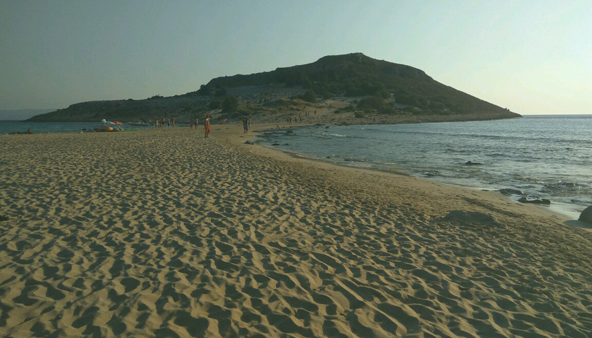 Αυτή η παραλία της Πελοποννήσου θα σε αιχμαλωτίσει