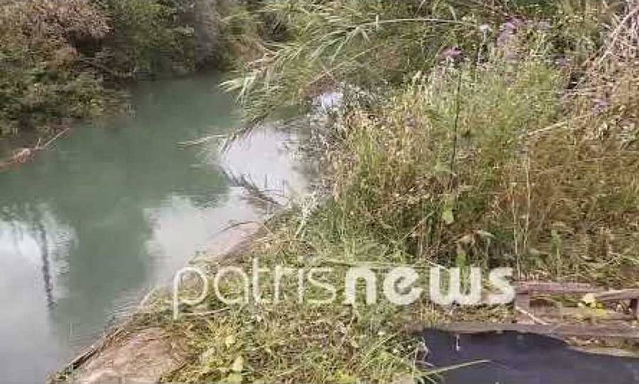 Αυτοκίνητο σε κανάλι