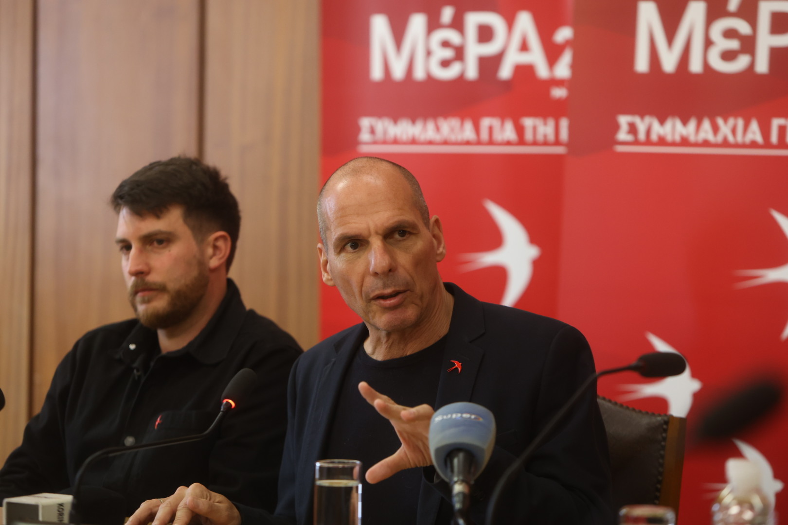 Επίθεση Βαρουφάκη σε Τσίπρα από Κόρινθο: «Με θλίβει να βλέπω μια ηθική τσουλήθρα»