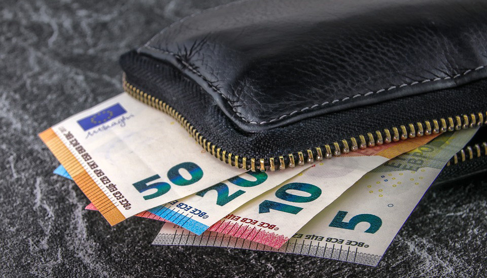 Πάτρα: 13χρονοι βρήκαν πορτοφόλι με 700 ευρώ και το παρέδωσαν στην αστυνομία