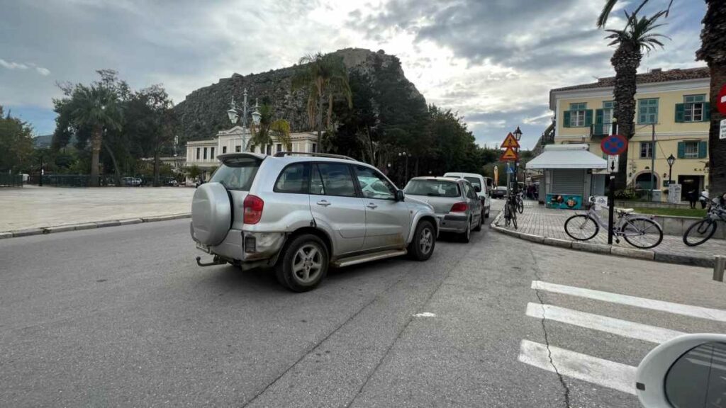 Στάθμευση κίνηση Κωστούρος (1)