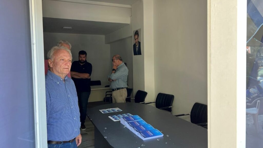 Έσπασαν τα γραφεία της ΝΔ στο Ναύπλιο