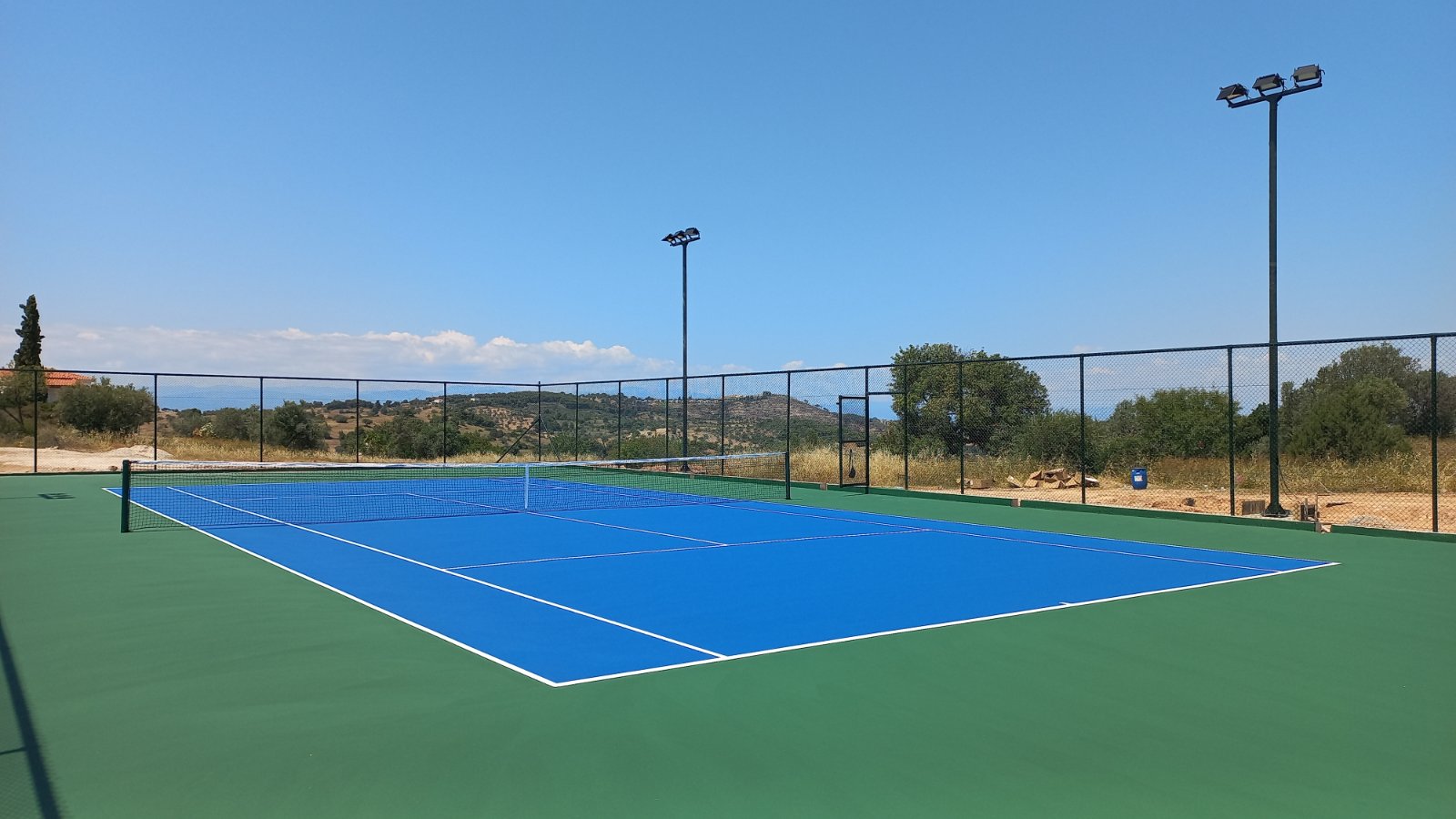 Με αντικραδασμικό ελαστοτάπητα προδιαγραφών U.S. Open το νέο γήπεδο τένις στο Κρανίδι