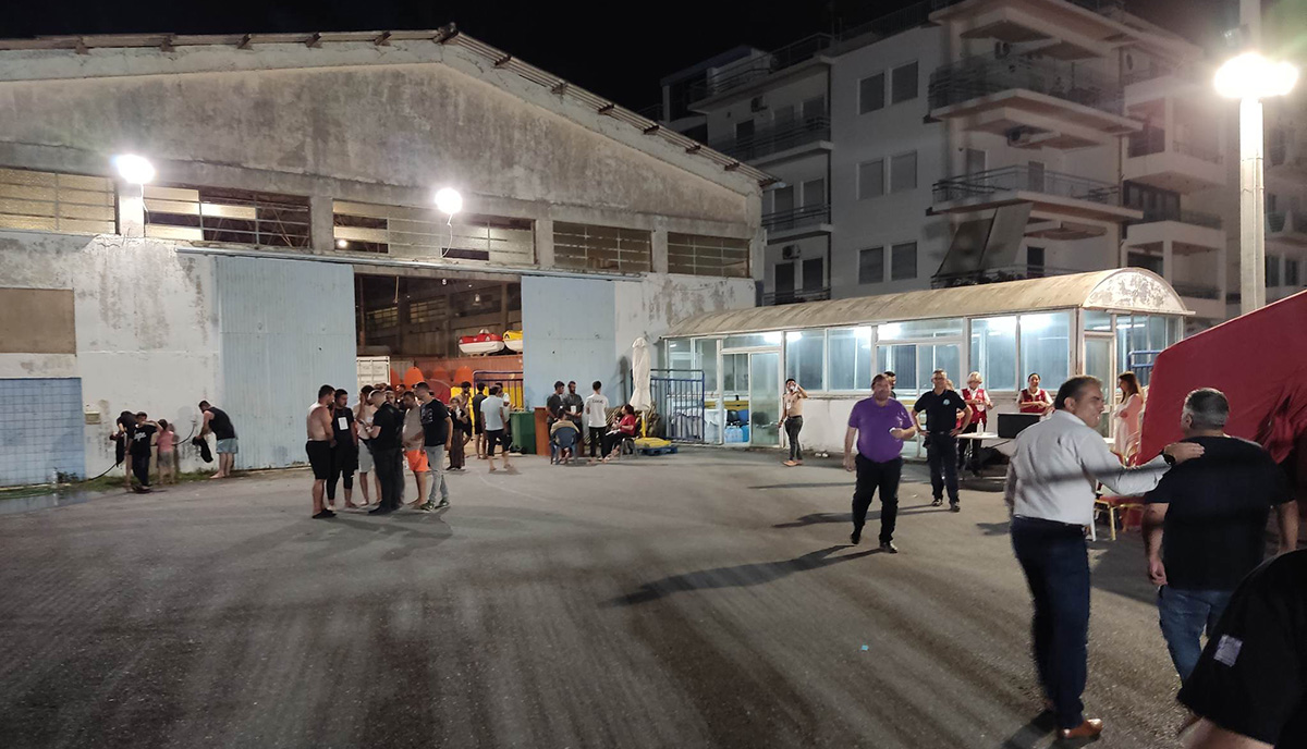 81 μετανάστες έφτασαν τα ξημερώματα στο λιμάνι της Καλαμάτας