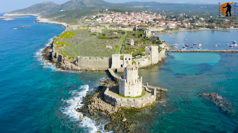 Η κωμόπολη της Μεσσηνίας που ονομάστηκε από τη μυθική πέτρα «Μόθωνα» που βρίσκεται μέσα στο κάστρο